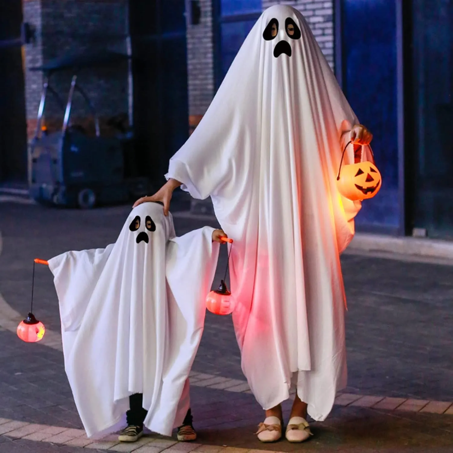 BULINGNA Halloween Ghost Cape Costume White Spooky Ghost Cloak Trick-or-Treating Party Prop for Kids Adults (Black White, S, about 125cm)