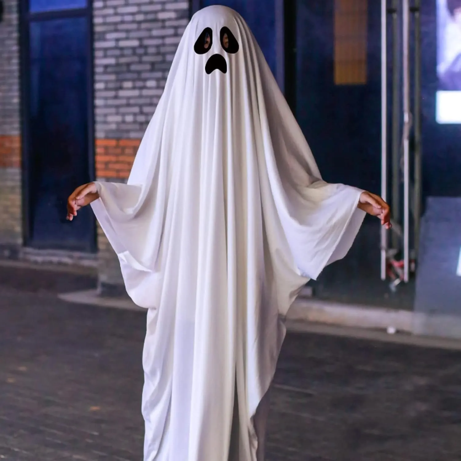 BULINGNA Halloween Ghost Cape Costume White Spooky Ghost Cloak Trick-or-Treating Party Prop for Kids Adults (Black White, S, about 125cm)