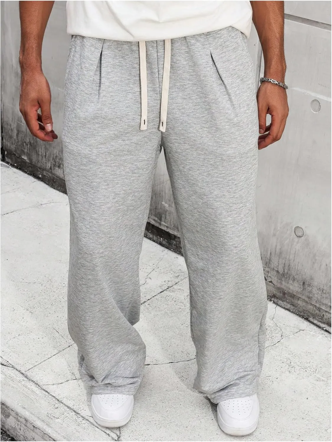 Men's Drawstring Waist Baggy Sweatpants Straight Leg Long Sports Track Pants with Pockets