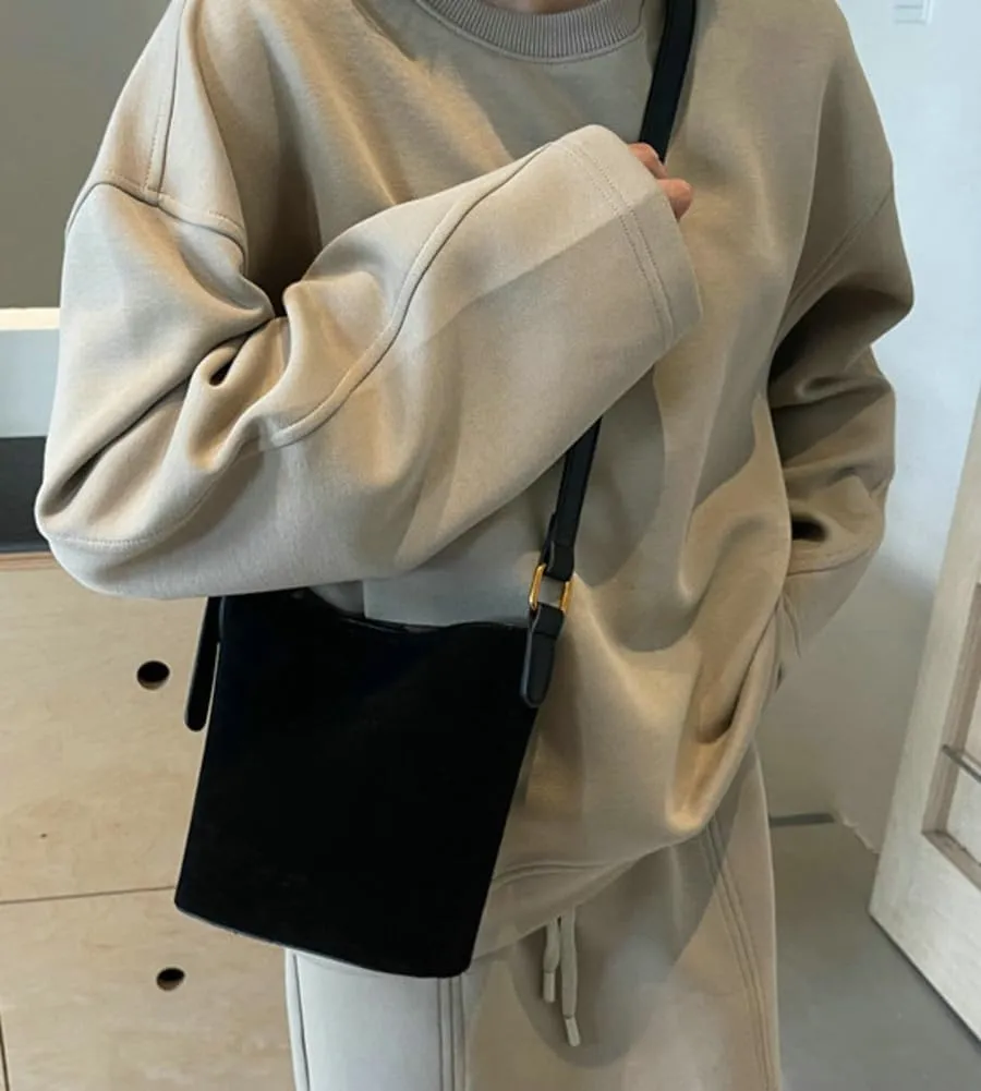 Suede Bucket Bag Shoulder Underarm Bag for Women Suede Satchels Handbag Crossbody Bag Slouchy Shoulder Bag Tote Purse