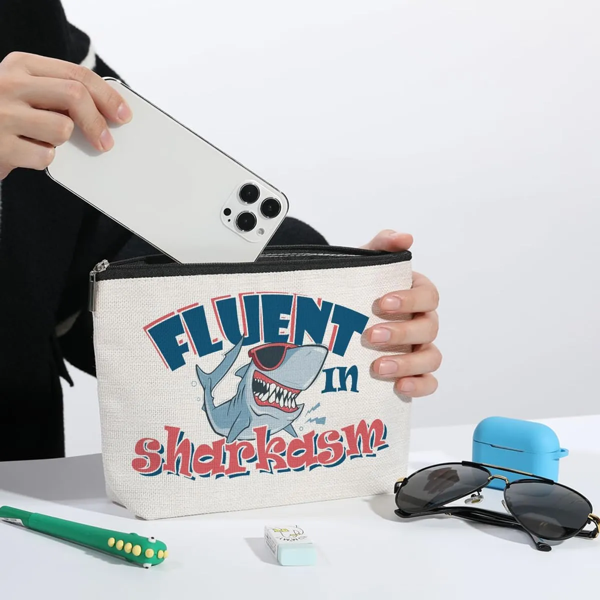 ZHAMEN Shark Gifts for Women - Shark Themed Makeup Bag & Pouch - Friendship & Occasion Gifts - Cosmetic Travel Bag